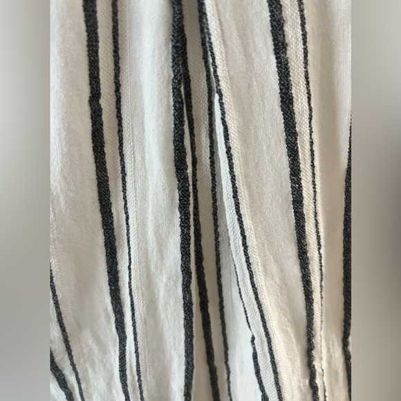 Lucky Brand button front soft linen shirt with roll tab sleeves - Picture 9 of 11